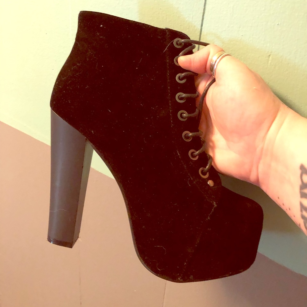 Heeled boots